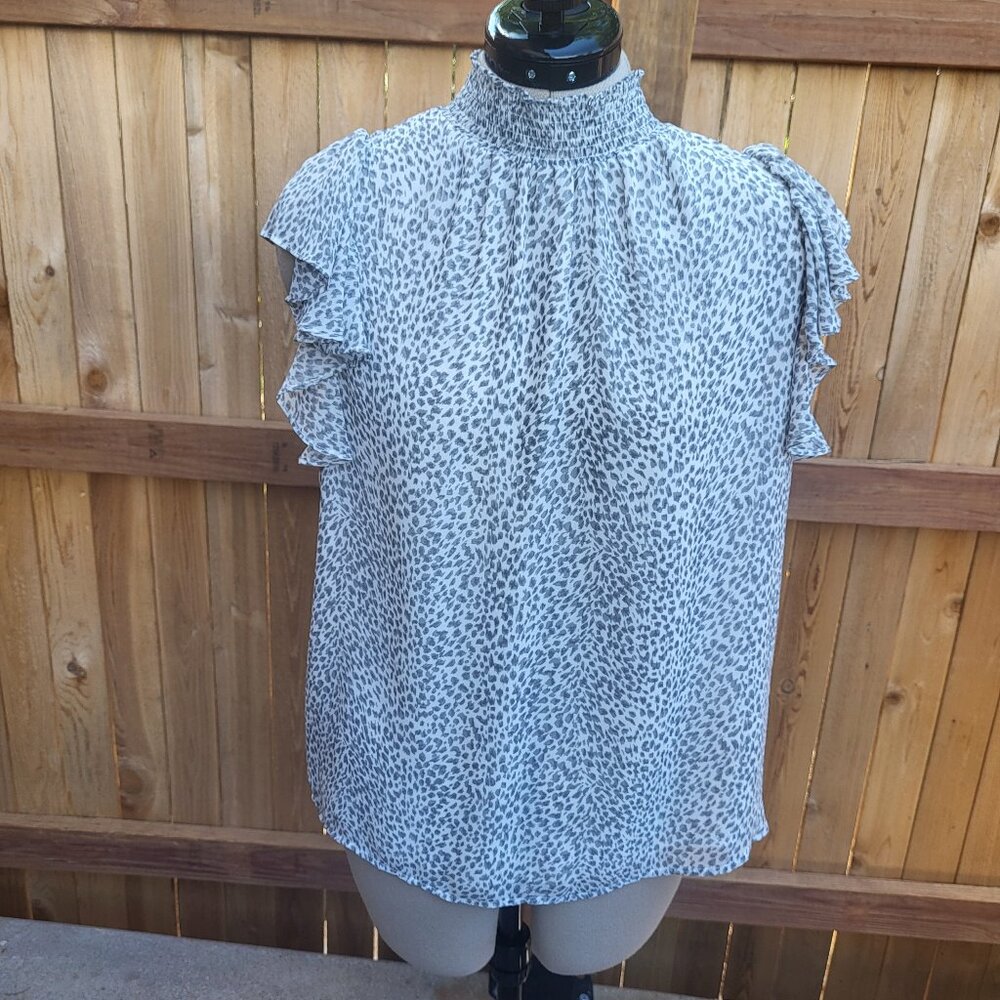 1.State women's flowy grey animal print smocked neck ruffle sleeve top size Med